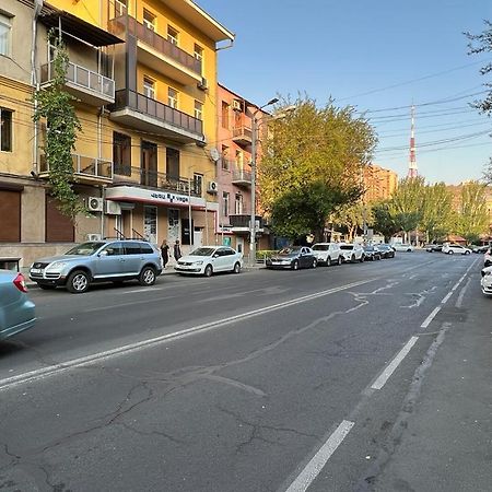 Tumanyan Street 3 Bedroom Deluxe Apartment With Large Balcony Tm662 Yerevan Exterior photo