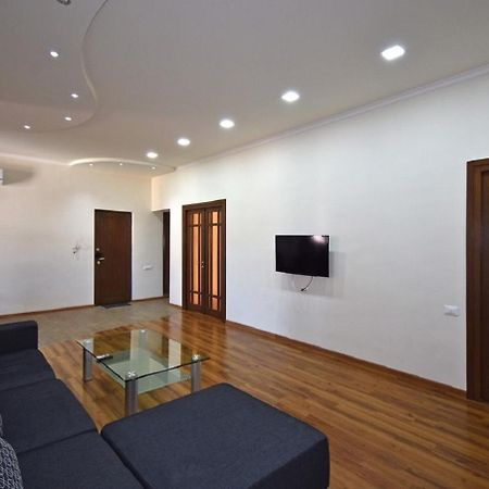 Tumanyan Street 3 Bedroom Deluxe Apartment With Large Balcony Tm662 Yerevan Exterior photo