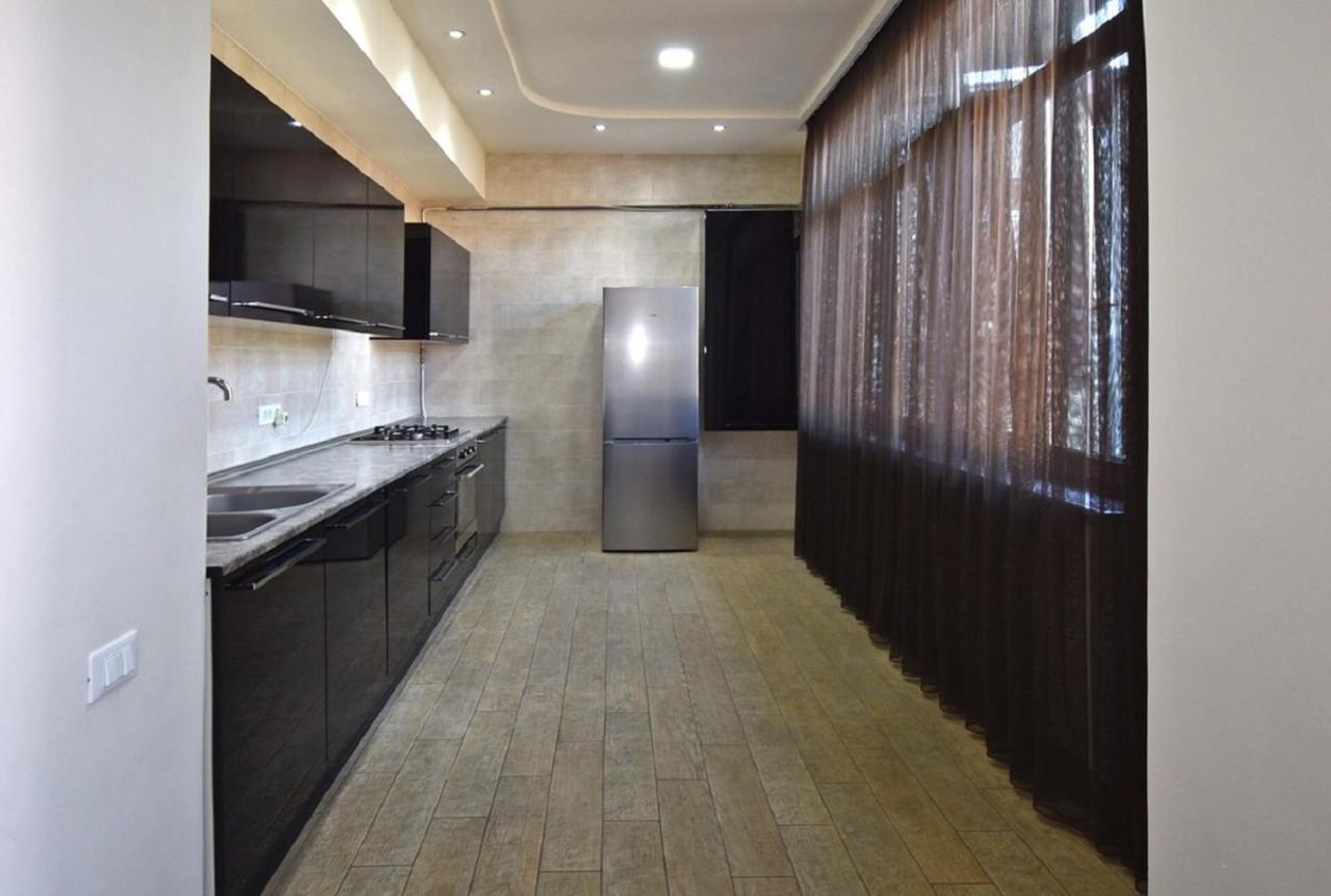 Tumanyan Street 3 Bedroom Deluxe Apartment With Large Balcony Tm662 Yerevan Exterior photo