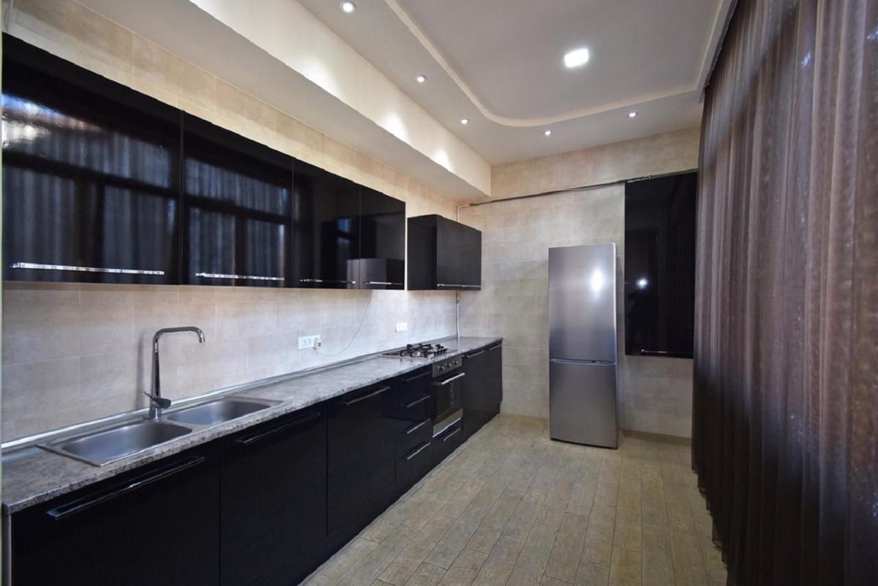 Tumanyan Street 3 Bedroom Deluxe Apartment With Large Balcony Tm662 Yerevan Exterior photo