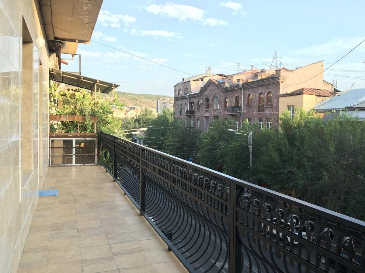 Tumanyan Street 3 Bedroom Deluxe Apartment With Large Balcony Tm662 Yerevan Exterior photo