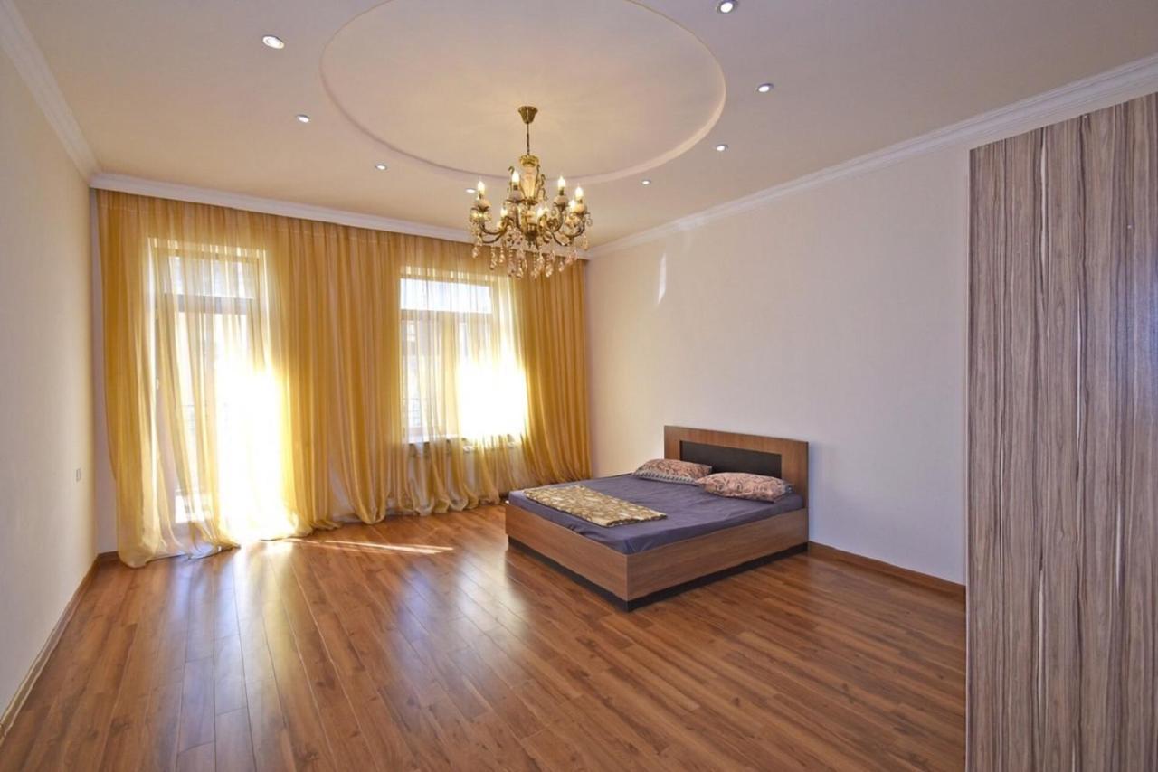 Tumanyan Street 3 Bedroom Deluxe Apartment With Large Balcony Tm662 Yerevan Exterior photo